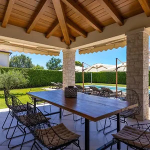 https://villa-dionis.in-istria.net